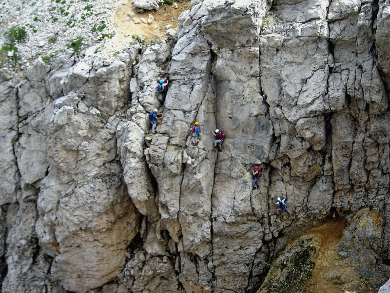 Rosengarten Dolomiten Rotwand Klettersteig Schlüsselstelle senkrecht