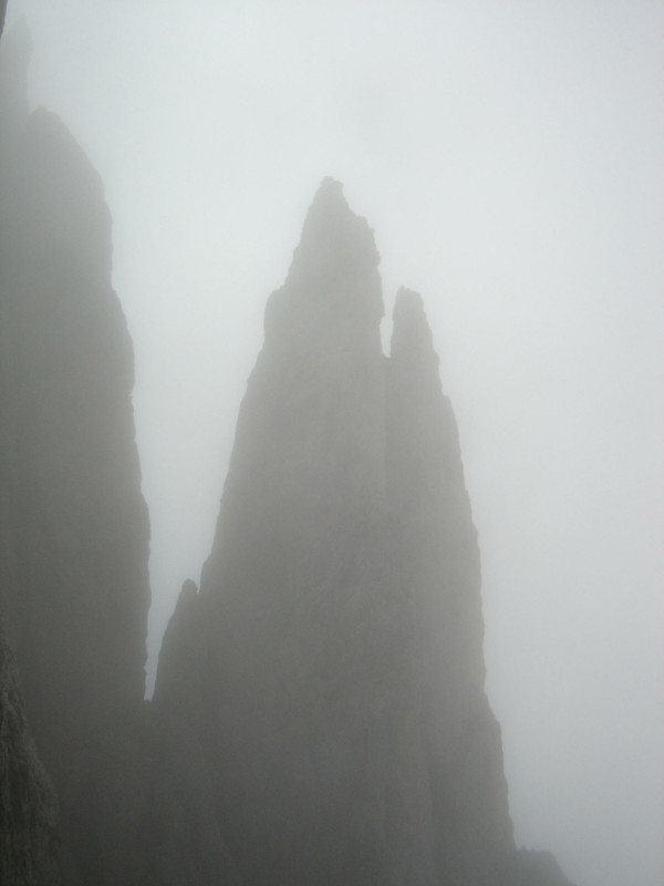 Santnerpass Klettersteig Rosengarten Nebel Felszahn