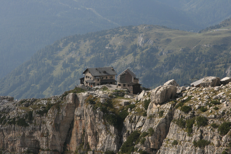 Die malerisch gelegene Tuckett Hütte